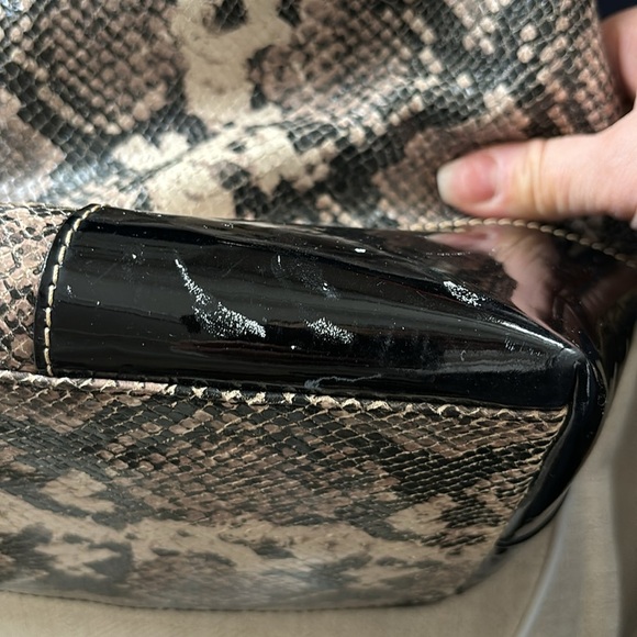 Dooney & Bourke shoulder snake skin and patent leather - Picture 14 of 17